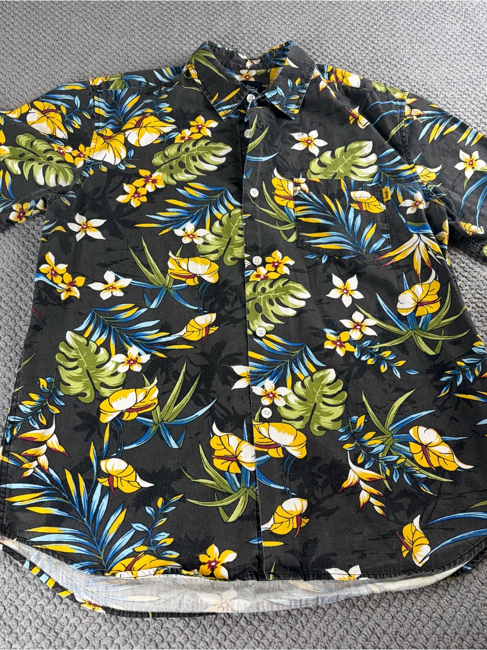 Stussy Black Tropical Floral Button-Down Hawaiian shirt medium